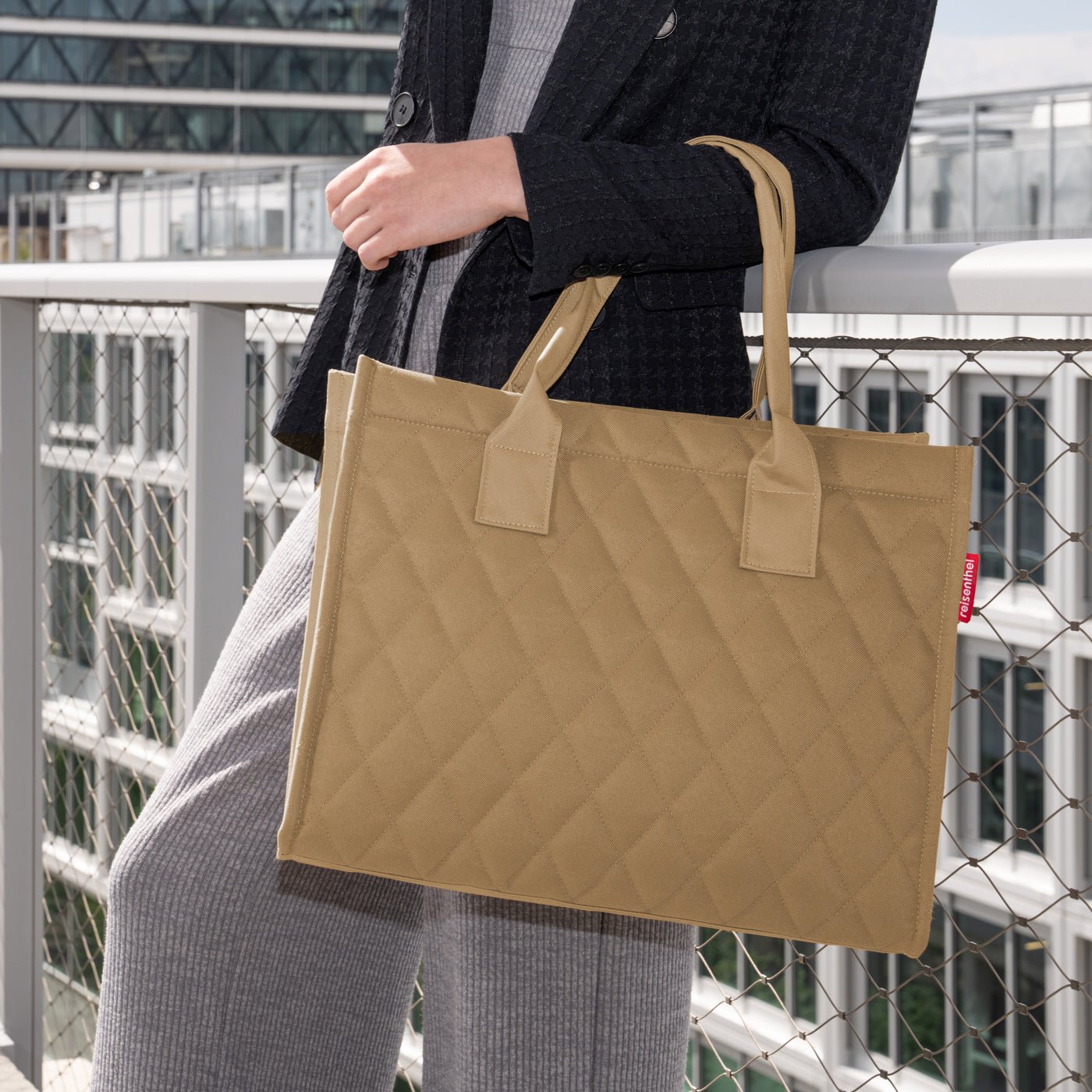 DN6045_1cisel0pel67d8b66k4bkkjj3s_1400