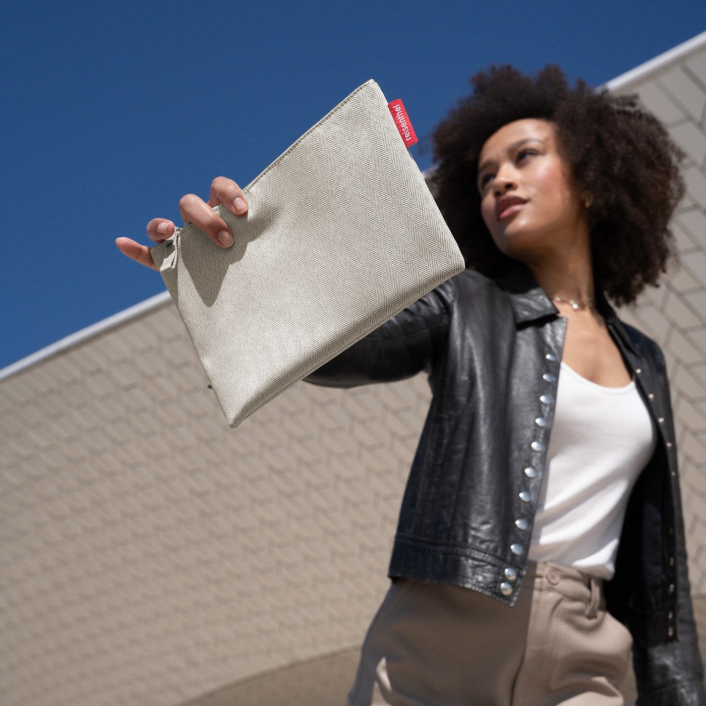 LR6049_v7n3bej8l555b95o45nno9u75t_1400