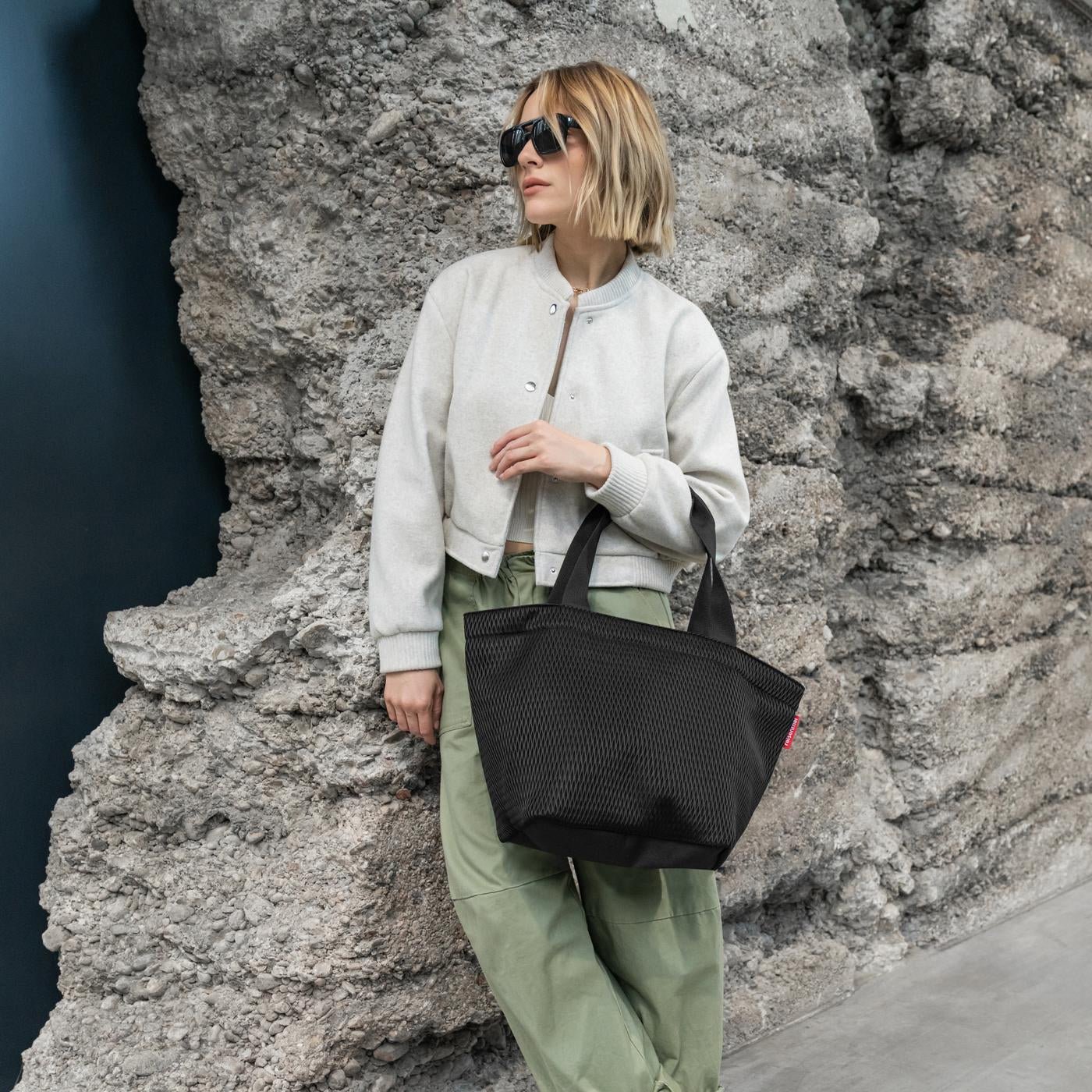 ZS7082_r94j823tn15254h2ion0qfha6k_1400